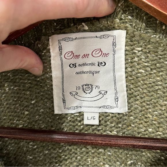 One on One vintage long sleeve v neck green sweater size large - Picture 7 of 9